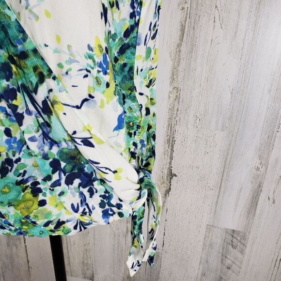 Lovestitch Floral Wrap Front Top Sz S - Picture 4 of 11
